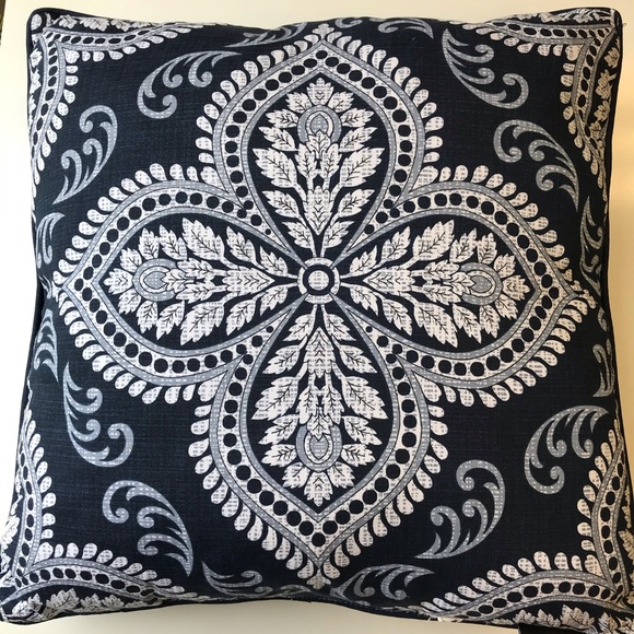 envogue decorative pillow